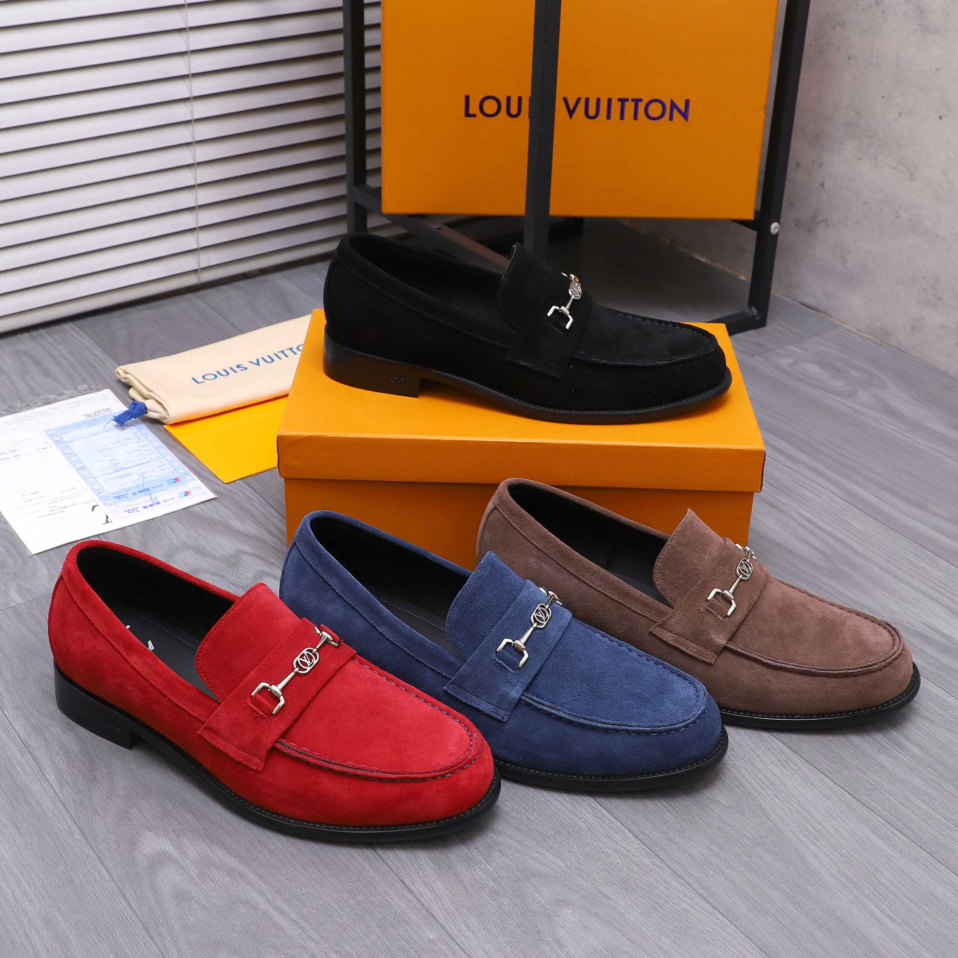 Men's shoes 💰660 Product trademark: LV [Louis Vuitton] business casual slip-on leather shoes, regular size. Size: 39-44 (38.45 custom-made, non-refundable) Product materials: Selected frosted cowhide upper, cowhide lining, original outsole